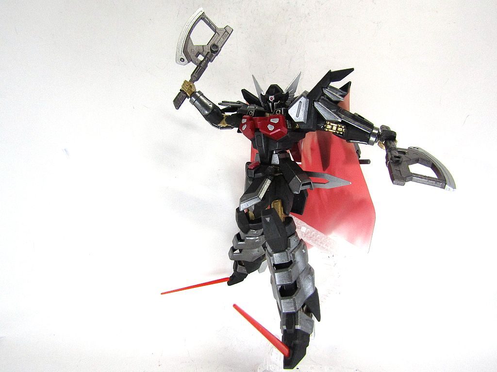 喧嘩独楽のように暴れまわって敵MSを薙ぎ払います。