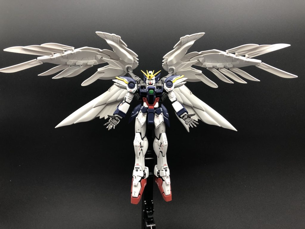 白の部分は塗装はしておらず、また他の色も暗めになってしまったが、これはこれで全体的に引き締まって良かったのではないかと思っている羽を広げると迫力あるのがGOOD