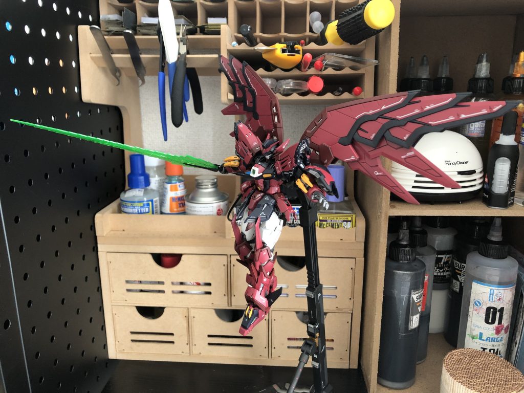 全体像ウイングゼロのときも思ったのだが、どうも羽、もしくはそれに近しいものを持っている機体が好みっぽい