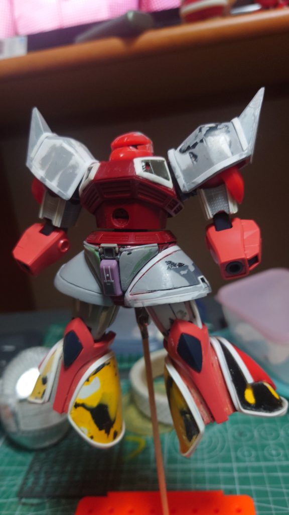 旧MSVジョニゲルやマリーネなどミキシングもゲルググ縛りでちまつまと😅肩アーマー、腰部、脚部等パーツ貼付け、ポリパテ盛々と