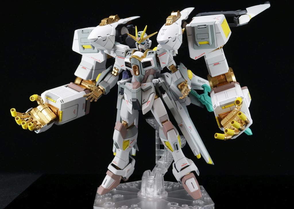 三種類のゴールドを使っているのですが、写真では良く分かりませんね。