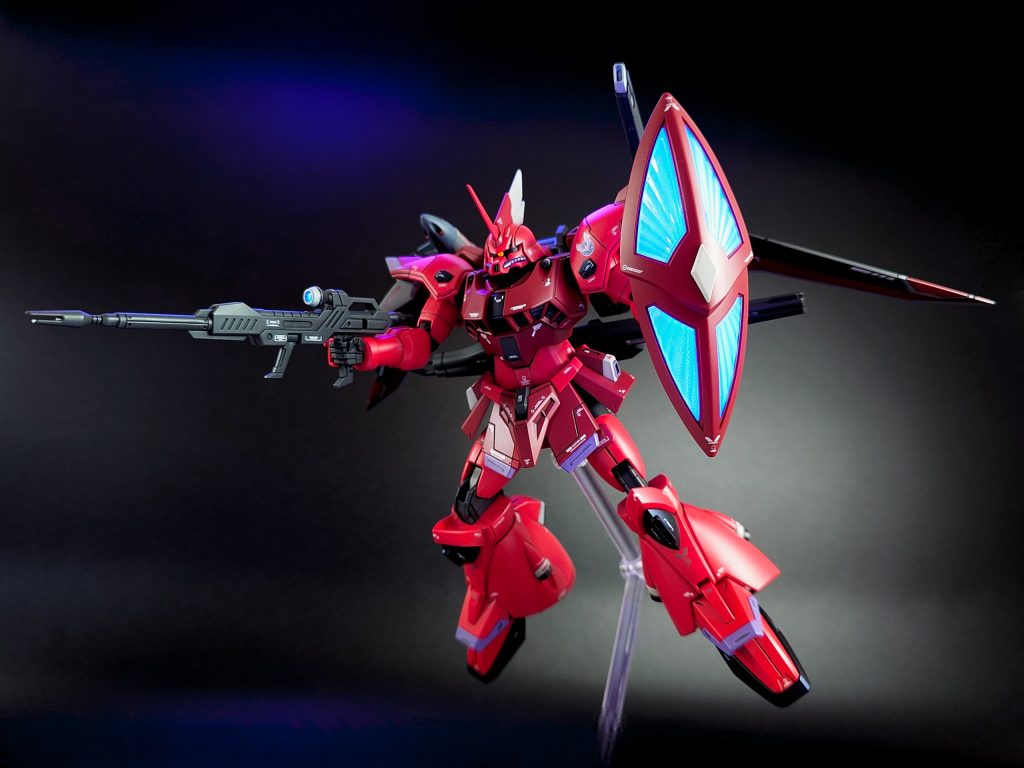 随所に蛍光塗料を使っているのでシールドなんかも良く光ります