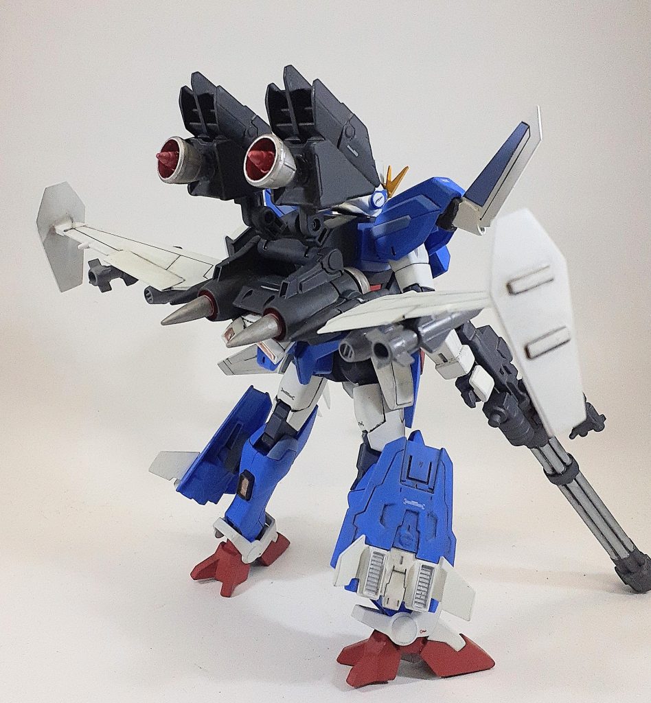 いろいろ盛り付けたジェットストライカーは逆さまに取り付けて主翼の位置を下げました