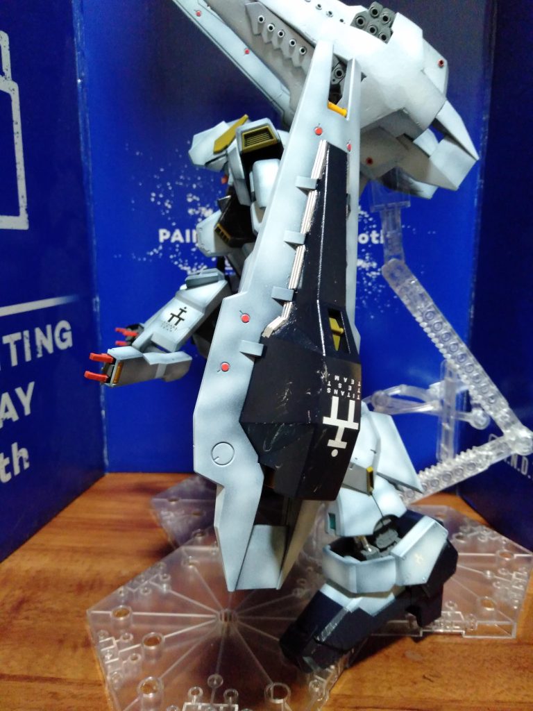 ここしばらく、ヘイズルの再販受注をしてますけど、新型シールドブースターもそろそろ、出して欲しいモノですね?バンダイさん。