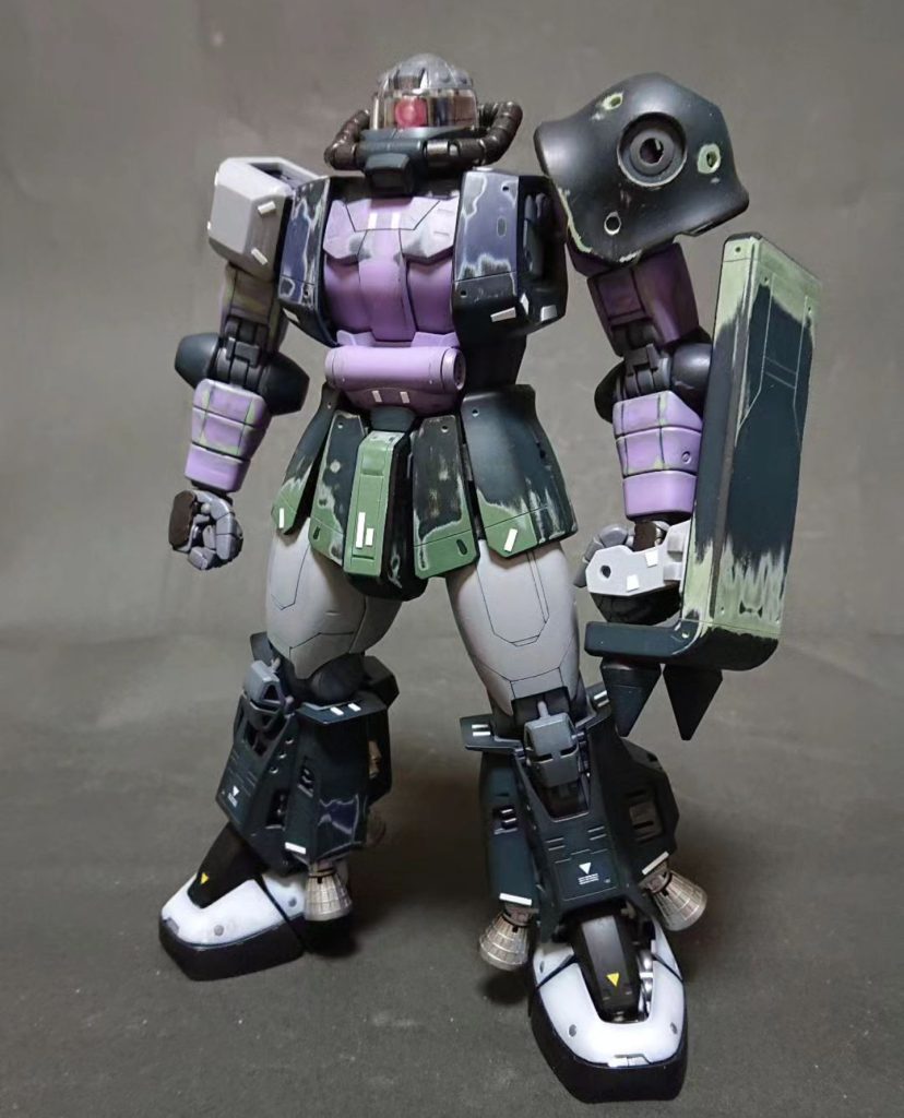 改修中のザク。なんかカワイイ？w