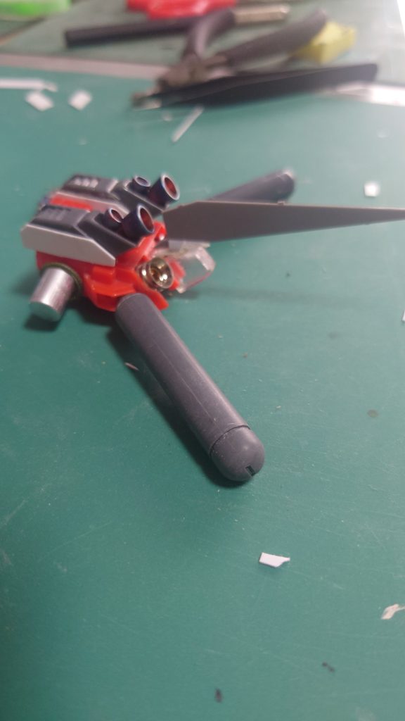 バックパックも旧ジョニゲルからミキシングで製作スタビライザーは今回は除外なんかヒーローぽく感じたので…