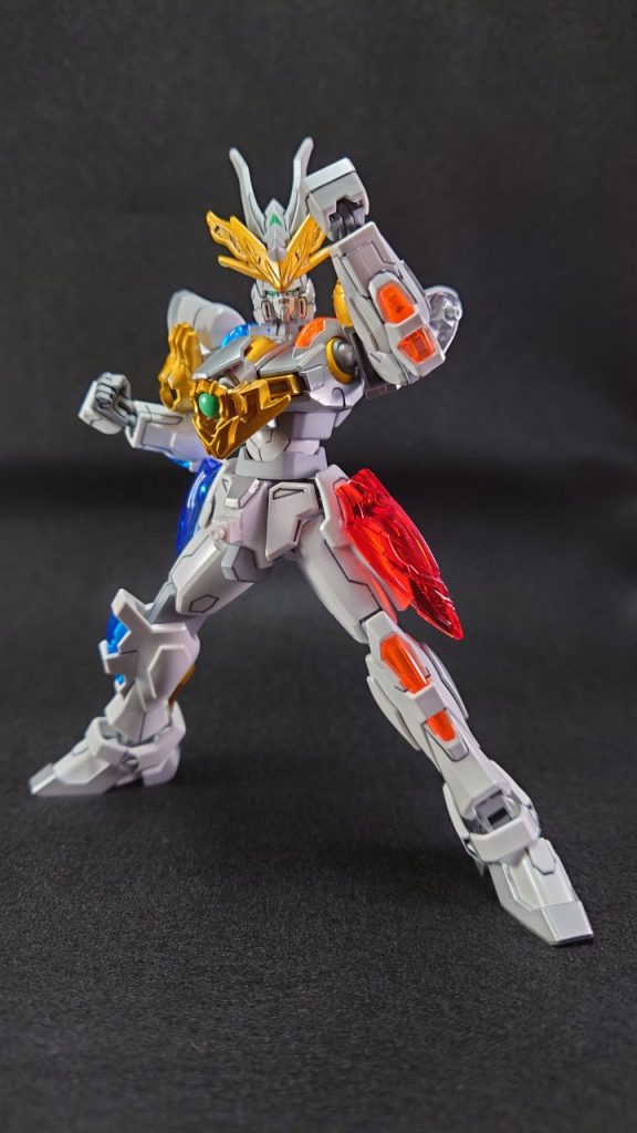 基本形態マルチに対応した闘いが出来る姿。あらゆる格闘技を得意とします。