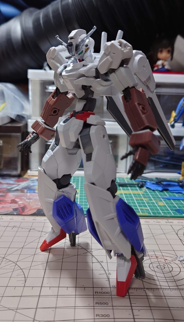 初期案腕部は、ルブリス・ソーンのものを大幅に短縮し、中にジョイントをかませることで、可動域を広げました腰は4㎜延長しています