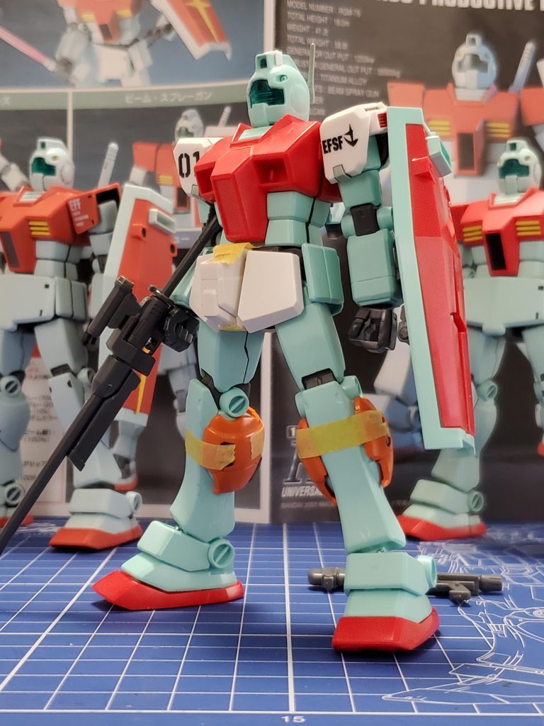 素組して改修案を盛り込んだ状態~🎵武器にはガンプラ買うと付いてくる2014サマーキャンペーンで入手した貴重なR-4型ビームライフルを採用✨そして今回のチャームポイントはふくらはぎ🦵パーツです🤭