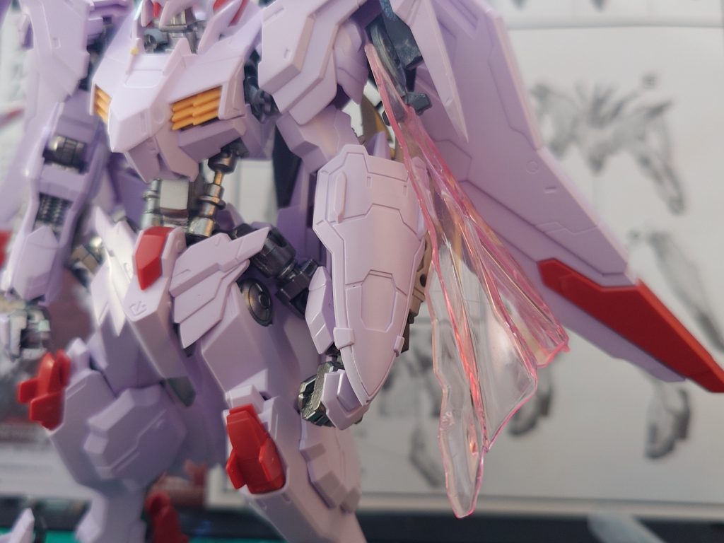 このマント!いいのないかなーと思ったらあったんです。フェニーチェが装備していたビームマントを拝借。