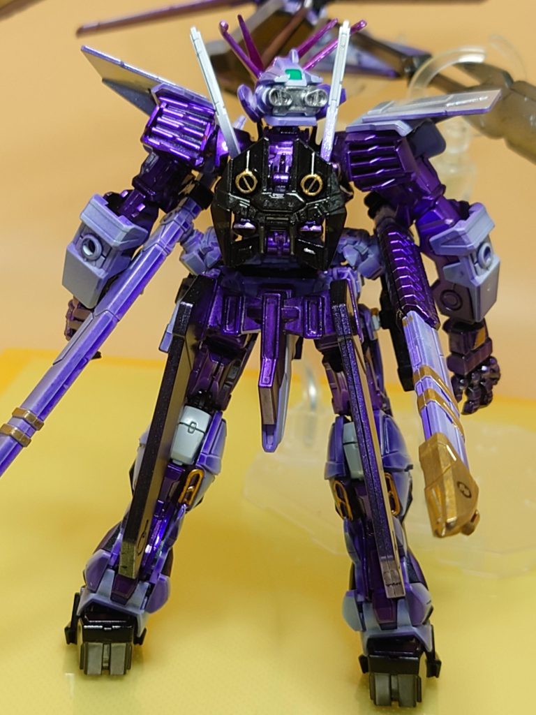 フロント及びリアとバストアップカラーレシピは以下の通り白:灰サフ→Mrカラー水性パープル→銀英伝ブリュンヒルトホワイトをグラデーション紫:黒サフ→ガイアスターブライトシルバー→Gクリアパープル角&腰中央:GXメタルパープル筆塗り金:スターブライトゴールドやMrカラーゴールドを筆塗り目:水性メタリックグリーン後頭部:クリアレジン液緑