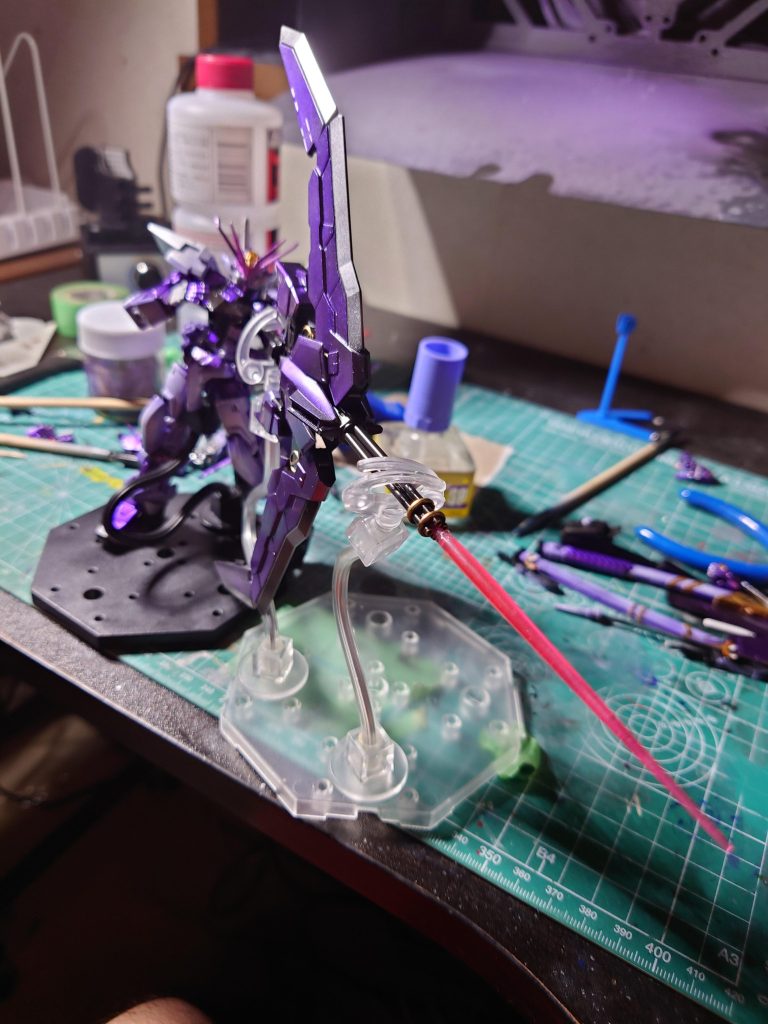 劾がメインパイロットを務める際はタクティカルアームズを主軸にして戦うブレイドスタイルアローモードを再現できるのと、足に刀身を装着させてたたっ斬る戦法。それでも出力不足のためフットブレイドは片足限定。残ったアームズは片刃剣として使えます。