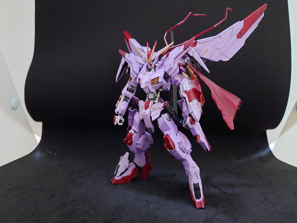 フロントショット。マント、優雅ささえ感じさせる機体、と説明書にありましたが、確かに悪魔っぽくは・・・あるか。