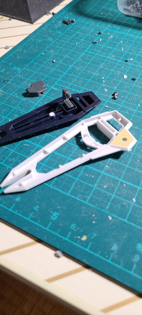 シールドの接続方法変更。また肉抜きをパテで埋めた。