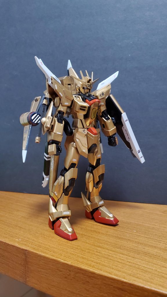 開発経緯②:原型機のアカツキはファウンデーションのレクイエム照射により破損し、改修することとなった。アカツキ本体の改修にともない、より高性能なストライカーパックが必要となった。このことをうけ、モルゲンレーテ社は第一次、第二次プラント戦争で培った技術や、データを元にオオワシ零式を再度開発することとなった。