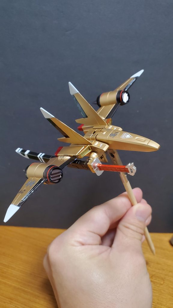 機体解説:オオワシ零式の最大の問題点であったエネルギー消費量に関してはアカツキ改に核動力を採用されたことにより解決された。オオワシ零式単体としては対艦刀フツノミタマを装備しているもののこれはアカツキ改とドッキング時のみ使用される。ゆえに、単体としての戦闘力は皆無である。