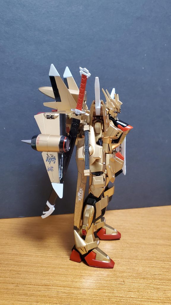 機体解説②:アカツキ改とドッキング時は従来のように主翼が折り畳み、フツノミタマも干渉しないように立てられる。