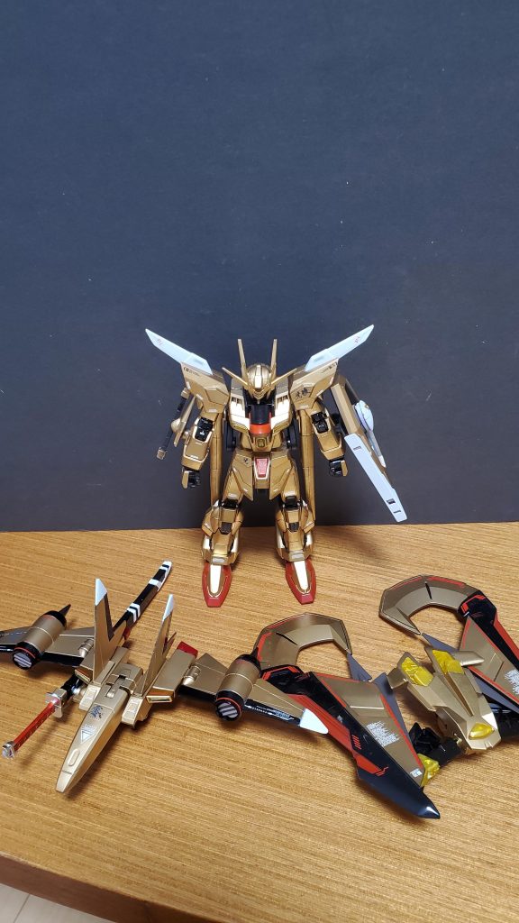 アカツキ改(カスタム)とオオワシ零式、マガノイクタチ