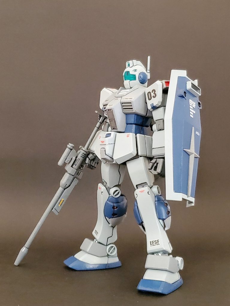 今回は久しぶりのHGUCジムベースでの制作を楽しみました😆🎵このジムベースの改修は4機目となります😅制作コンセプトは述べた通りジム前期型からジムスナイパーカスタムが生まれる間に存在する機体を妄想たっぷりに仕上げました🙌カラーリングは試作機体に相応しい色という事で『G-3』カラーを採用しました🟦私のG-3イメージはMGの最初に出たカラーリングなので、それに近い色味にしました😌☘️