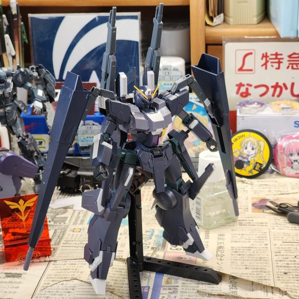 肩のアームとバックパックを整備(3枚目)全体的なシルエットが固まってきましたあとはサイドスカートの位置調整と膝アーマーのメガ粒子砲設置ぐらいでしょうか（1枚目）