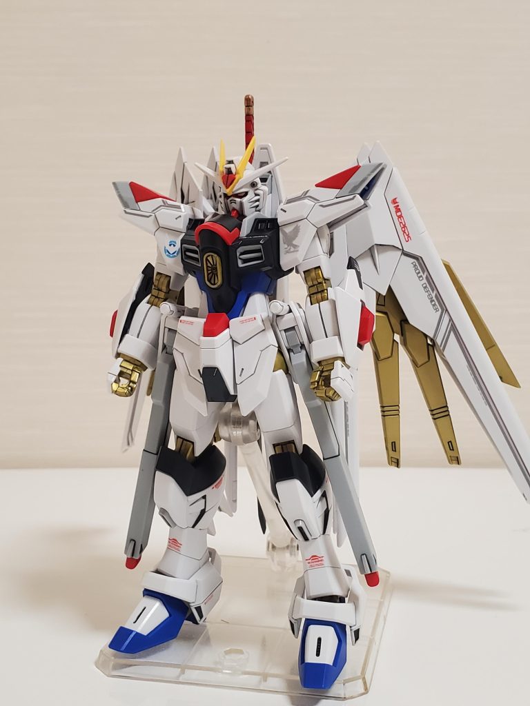 発売日に購入して時間を見てチマチマ作っていたのですが、途中で別のプラモを作ったり、仕事が繁忙期に入って時間が取れず仕舞い。先週完成し、今日から盆休みに入ったので、撮影・投稿した次第です。