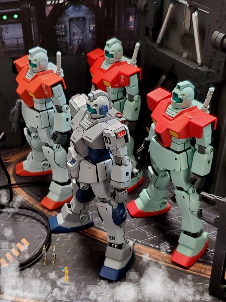 宇宙世紀0079年10月、ティアンム艦隊所属第3戦隊旗艦マゼラン級『ガーランド』に強化されたテスト機体『ジム強化試作機』が配備された😊🎵第3戦隊はマゼラン級1隻サラミス級2隻からなる小規模艦隊🚢使用している艦船は一年戦争開始前の艦であるため艦底ブロックを改造してMS搭載能力を確保した旧型である❗そのためMSハンガーデッキにはところ狭しとMSが立ち並ぶ😅💦そのハンガー内でノボトニー中佐は乗機となる試作機を見上げ期待に胸を踊らせていた🤭🎵