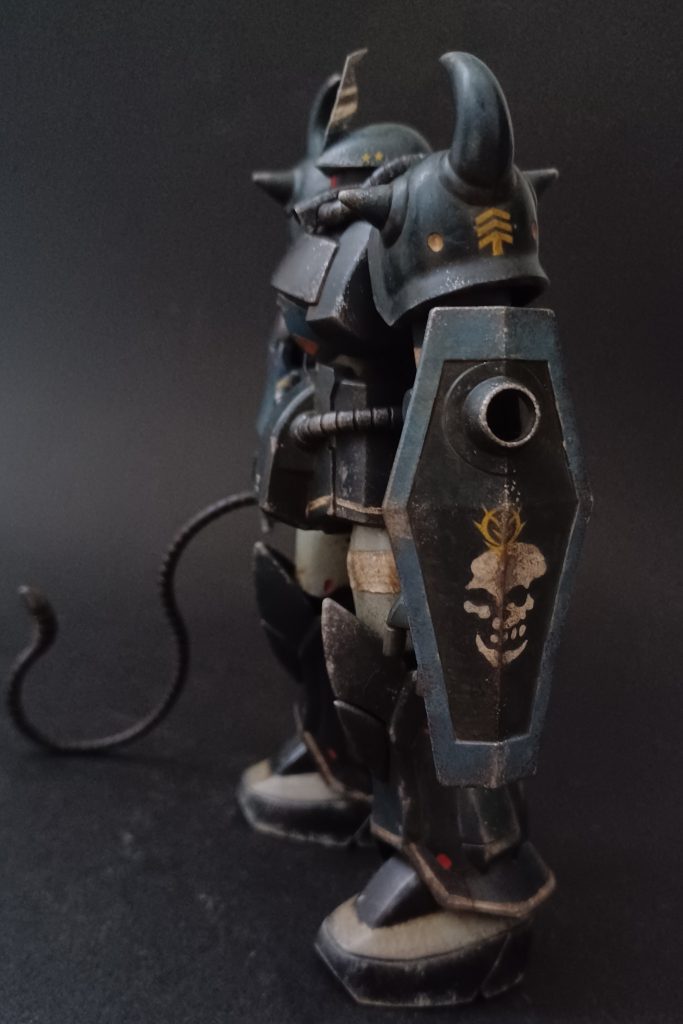 今回のポイントは、盾に筆で描いた骸骨。