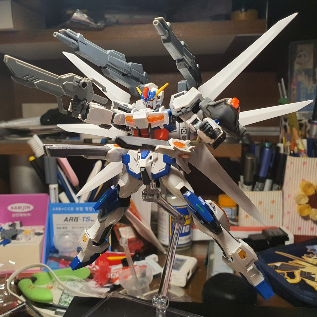 (疑似)ハイマットフルバーストフリーダムになりたかったストライクって感じですね。