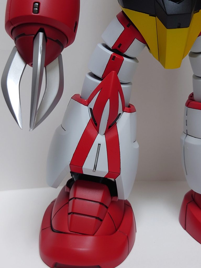 赤のラインは、マスキングで塗り分けても良かったのですが、スジボリで追加。