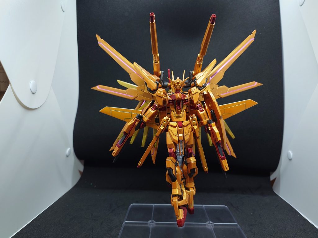 ウイングを広げるとさらに派手に。なんかもう万能機じゃなくて全能機じゃね?とは友人の弁。・・・スンマセン(;^ω^)でもいいじゃーん!