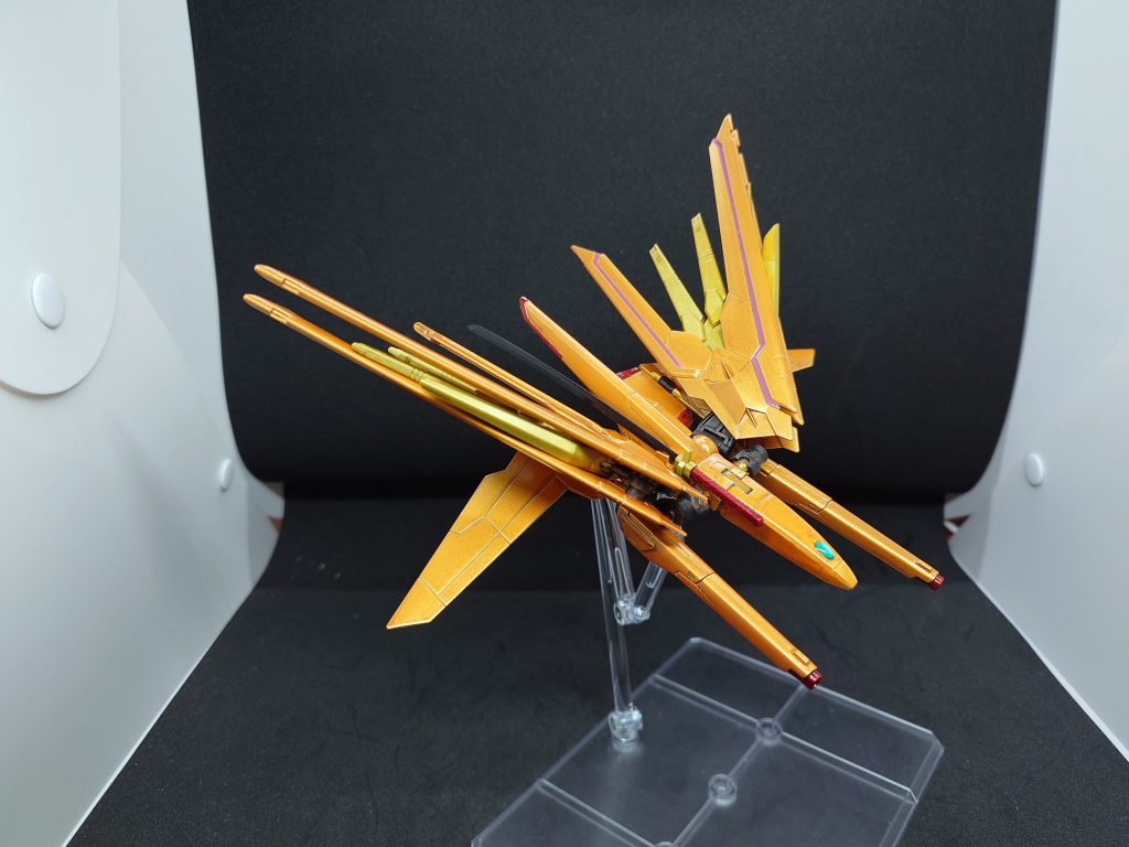 ビーム砲も付いていますが、これはドッキング時に常時展開するショルダーキャノンとなります。マイフリウイングと逆のデルタ翼にしたオオワシウイングがお気に入り。