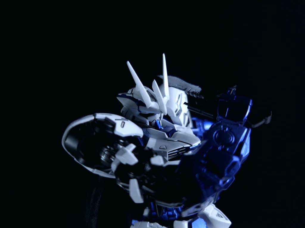 暗闇からズバーン！