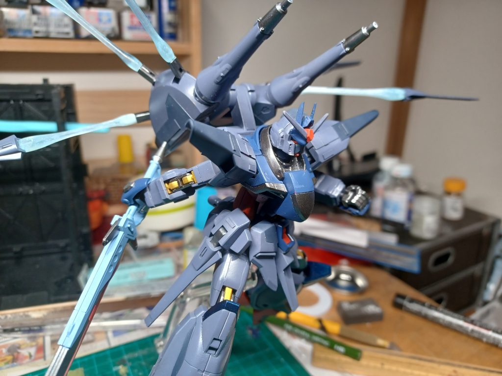 ドラグーンの一斉発射ポーズ。個人的にはドラグーンのプラットフォームみたいな奴がかなり動いてとても満足しています。(唯、本体が大きくなったことでちょっと小さいですが。)