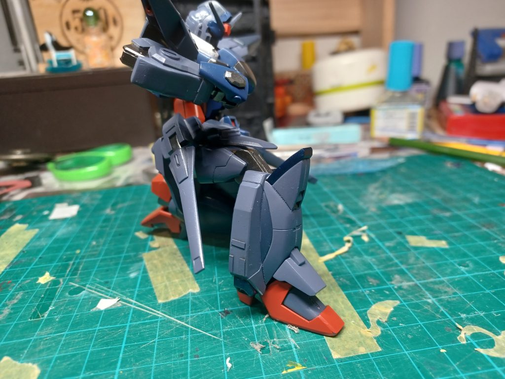 デスティニーの関節を使用しているので、元キットよりも格段に自由にポージングをつけることができます。