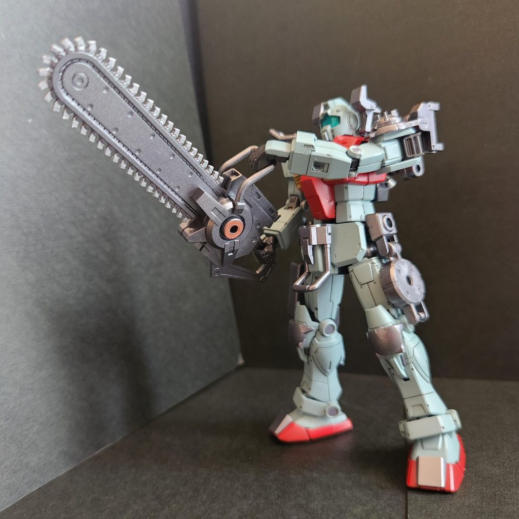 大きなチェーンソーは戦艦を解体するために使用。解体した物は資源として再利用するため、ビームサーベルの使用は控えられている。