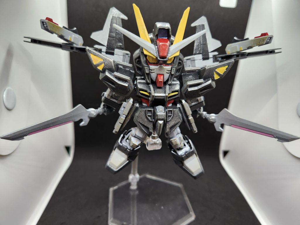 ノワールストライカーのレールガン展開+ビームブレイド二刀流で1枚。ノワールストライカー、各ストライカーやIWSPのノウハウがあるからか綺麗にまとまってて好きなストライカーだったりします。
