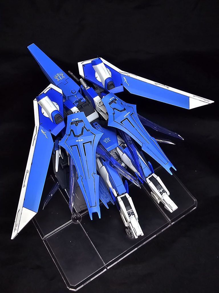 追加ビットと機首でガラッと印象が変わってくれたと思ってます。地味に脚部はAGE-IIマグナムのものに変えているのでイモジャと違って脚部も変形します