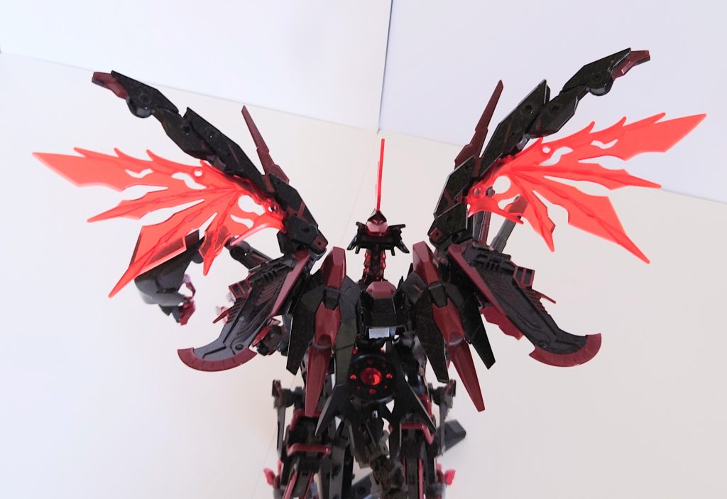 〜エクスプロード=デスウィング〜地獄の剛翼が飛翔すれば、黒雲が蔓延り、雷鳴が轟き、二度と青空は見れない。相手は死ぬ