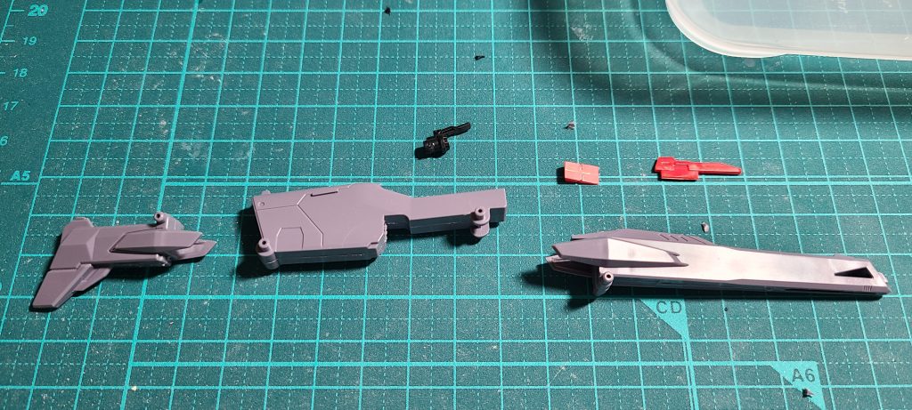 オルトロスに挟み込むパーツは普通に消し、一部後ハメ加工を行った。