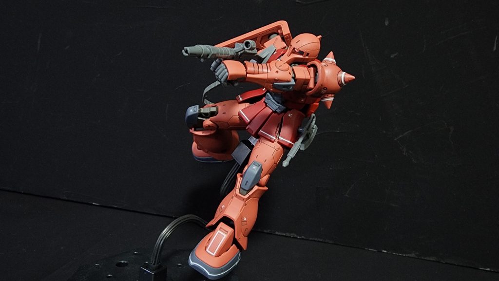 HG シャア専用ザクI–4枚目/制作者：エヴィン