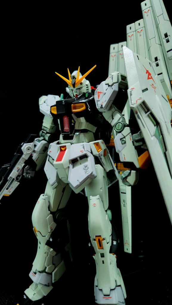 素立ちでもサマになりますね…(gundam-kao3)