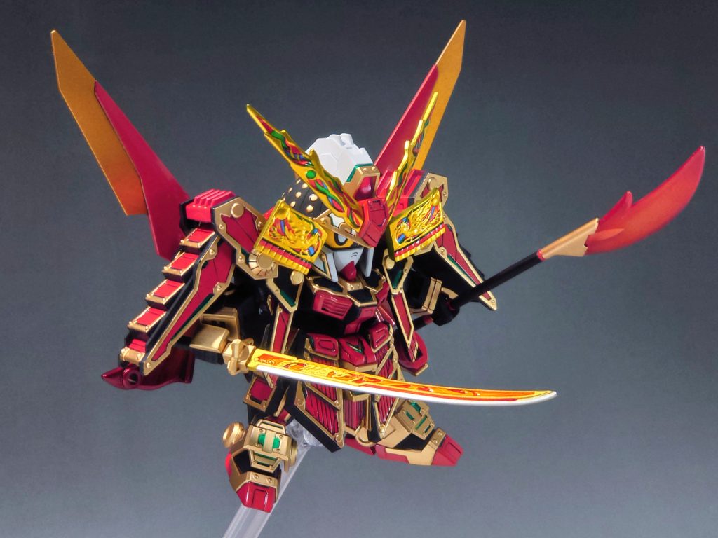 オリジナル要素としてウイングを装備。本体の赤は緋色のイメージで朱色に振ってるのですが、赤にオレンジを混ぜるのではなく粉末状のイエローパールを混ぜて朱色にしてます。