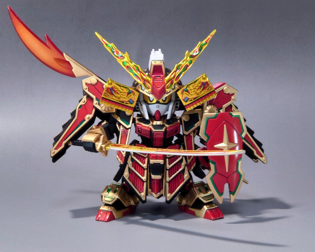 薙刀を背負い、見慣れた武者頑駄無の姿に。輝羅鋼の刃裏側は焔をイメージして金色、赤、オレンジで塗り分けました。