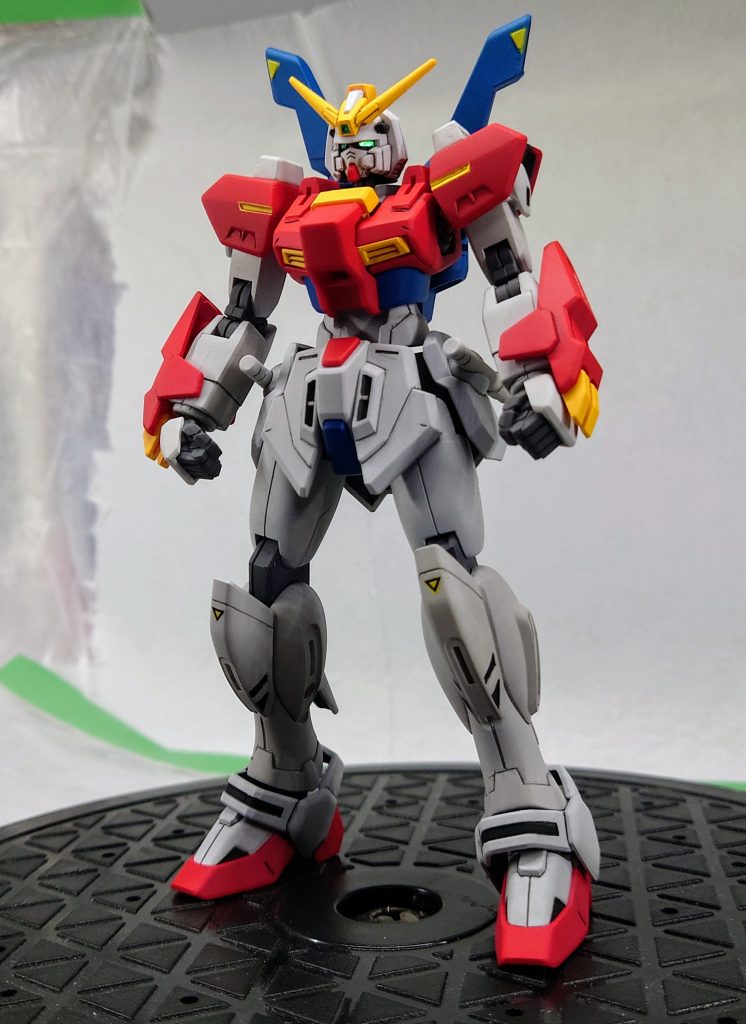 本体塗装完了時この時はまだクリアパーツをどうするか悩み中。ツインアイにオーロラグリーンを貼った上に蛍光グリーンを爪楊枝で塗ったので上手くいくか不安でしたがブラックライトを当てていなくても綺麗に光ってくれて良かったです。