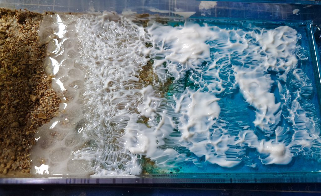 ジェルメディウムで全体的に波を作っていきます。