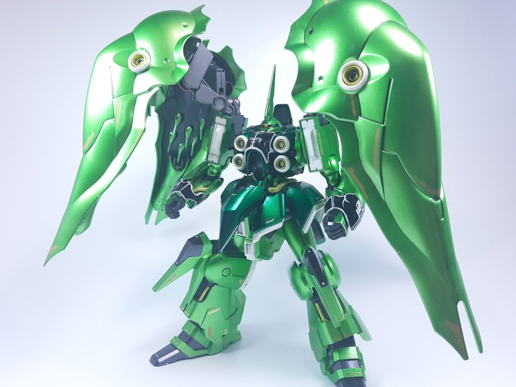 デカールはゴールドを貼ってみました。