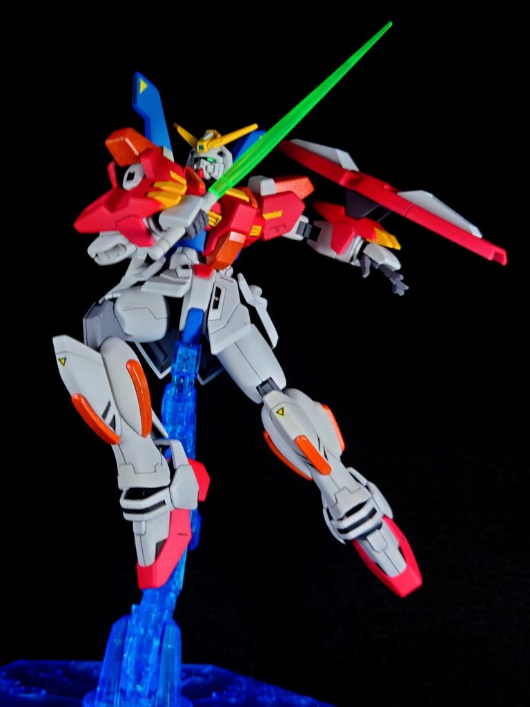 ビームサーベル撮った時は気付かなかったのですが肘のクリアパーツが外れてしまっていました。バラしやすいようにダボ穴処理をしていたのでそれで組付けが緩くなっていたのが原因でした。