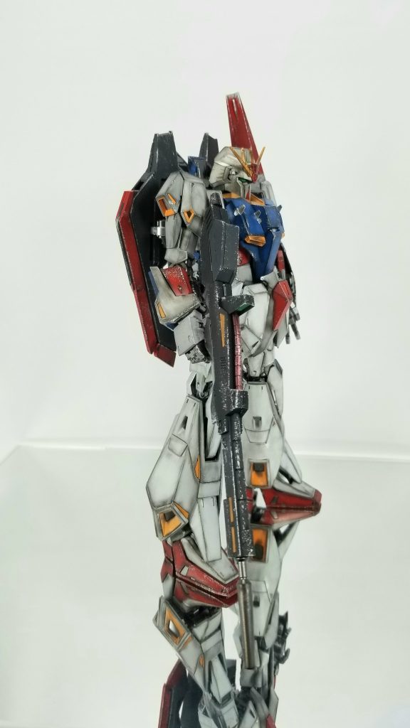 パーツのジョイントの汚しを組む前にしていたら真っ黒になってしまいました(gundam-kao5)
