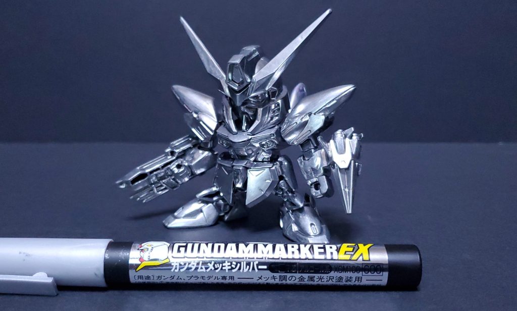 乾燥は5日ほど放置でしたが、それでも触っていると表面が白んできます。塗って1～2日後であれば軽く触っても問題なくなります。組んでいると力を込めてパーツを押し当てるため高確率で白んできますので、メッキの輝きを保ちたい場合は完全に組んで塗装が良いかも？