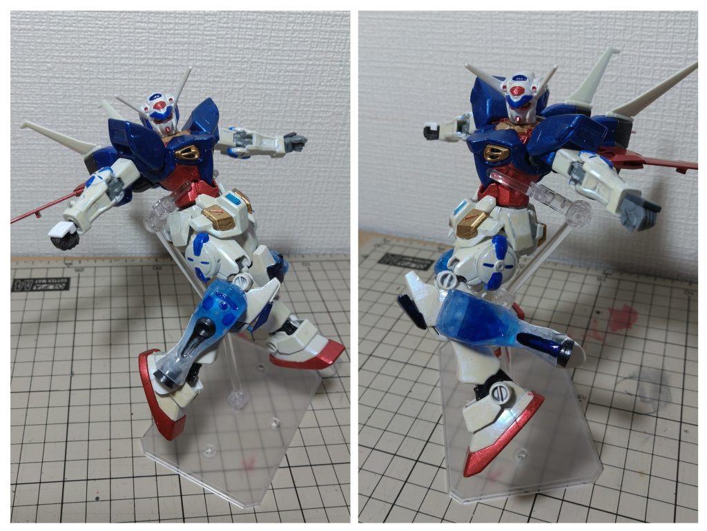 両脚···自作スラスターバーニア修理時に使用できなくなった右脚パーツを組み合わせて製作。